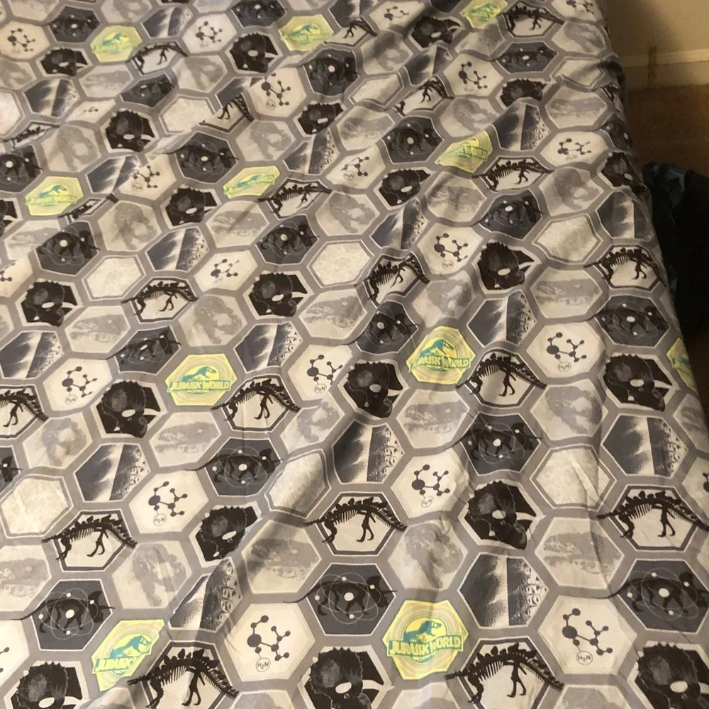 Jurassic world Print Sheet Set in Blue & Cream